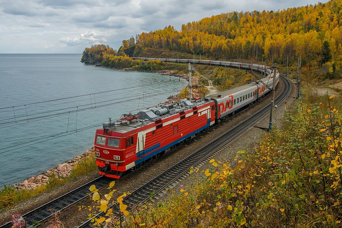 Названы 5 самых красивых железнодорожных маршрутов России
