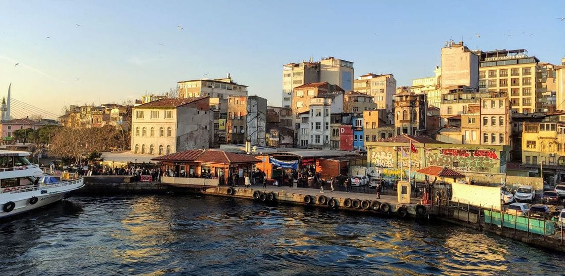 В Турции владельцев кафе и ресторанов обяжут вывешивать цены у входа