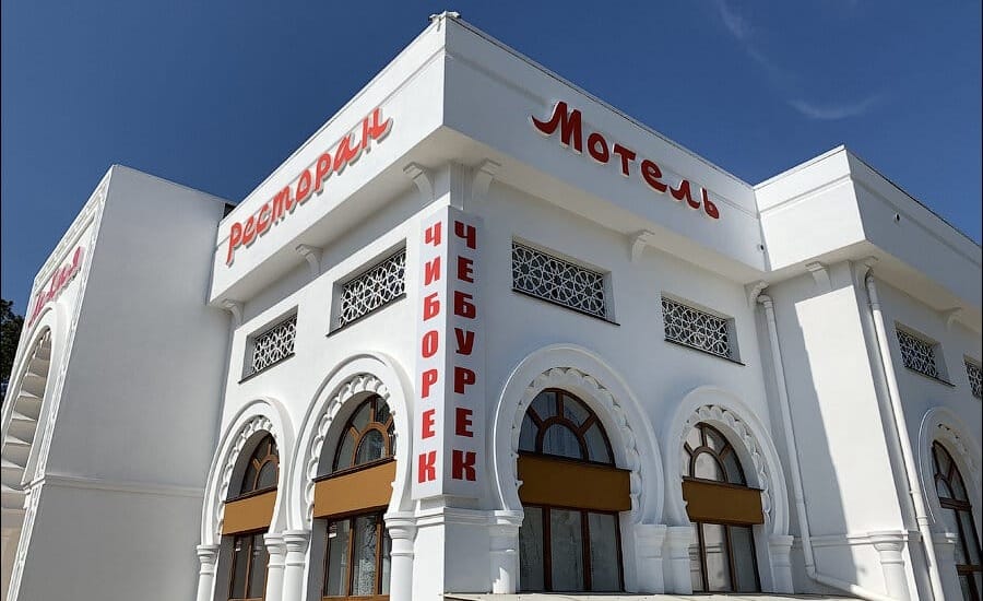 «Ого, сколько стоят!» Российского туриста шокировали цены в знаменитом кафе Крыма
