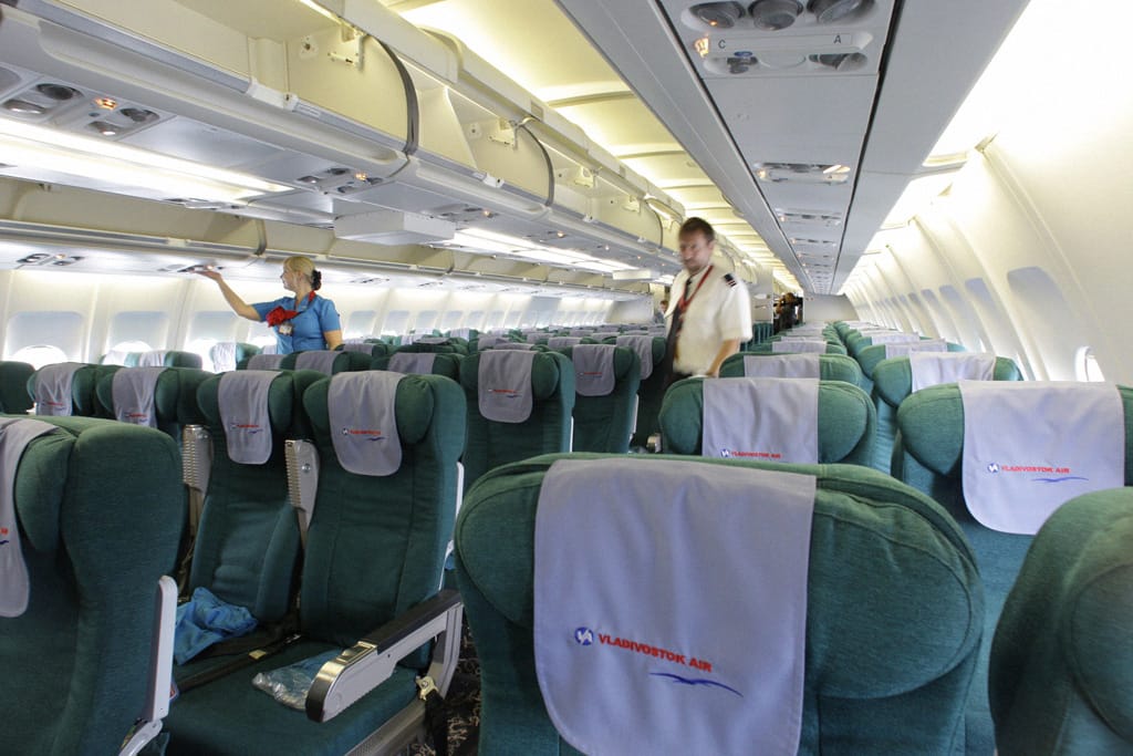 Российские авиакомпании призвали бороться с духотой в салоне самолетов