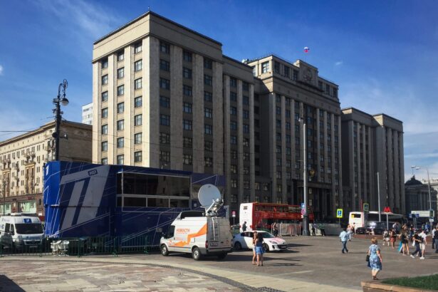 В Госдуме предложили проверять пассажиров самолет на алкотестере