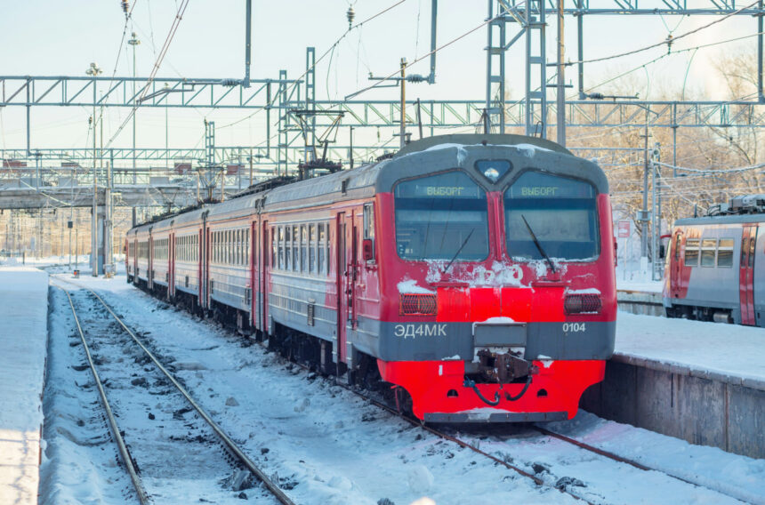 Железнодорожным перевозчикам и авиакомпаниям в России запретят автоматически добавлять допуслуги при покупке билетов