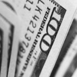 Россиянам рассказали, как сэкономить на обмене валюты в отпуске