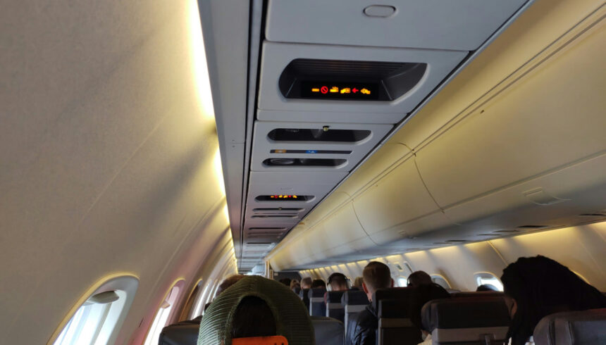 Turkish Airlines будет штрафовать пассажиров, которые покидают места до остановки самолета