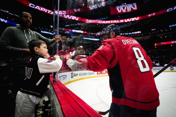 Овечкин вошtл в топ-10 игроков НХЛ по количеству побед: россиянин обошtл легенду «Бостона» Рэя Бурка