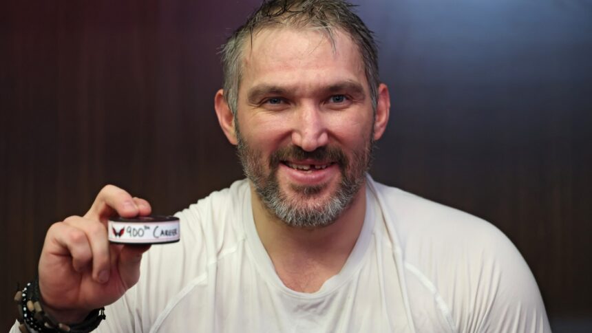 Александр Овечкин забросил 900-ю шайбу и признан первой звездой игрового дня в НХЛ Александр Овечкин забросил 900-ю шайбу и признан первой звездой игрового дня в НХЛ