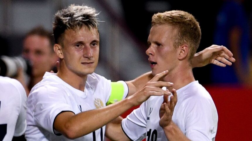 Головин допустил возвращение в РПЛ, но сразу назвал единственный клуб, в который не перейдет Головин допустил возвращение в РПЛ, но сразу назвал единственный клуб, в который не перейдет