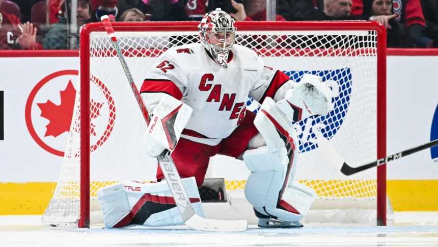 Российский вратарь «Каролины» Кочетков признан третьей звездой игрового дня в НХЛ