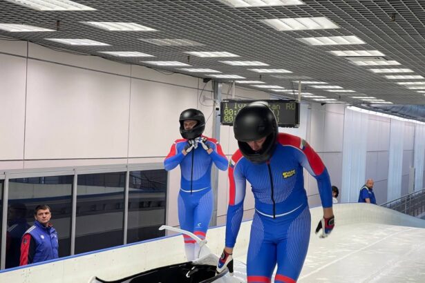 Российских бобслеистов допустили к соревнования без флага и гимна: их награждение будет проходить в полной тишине