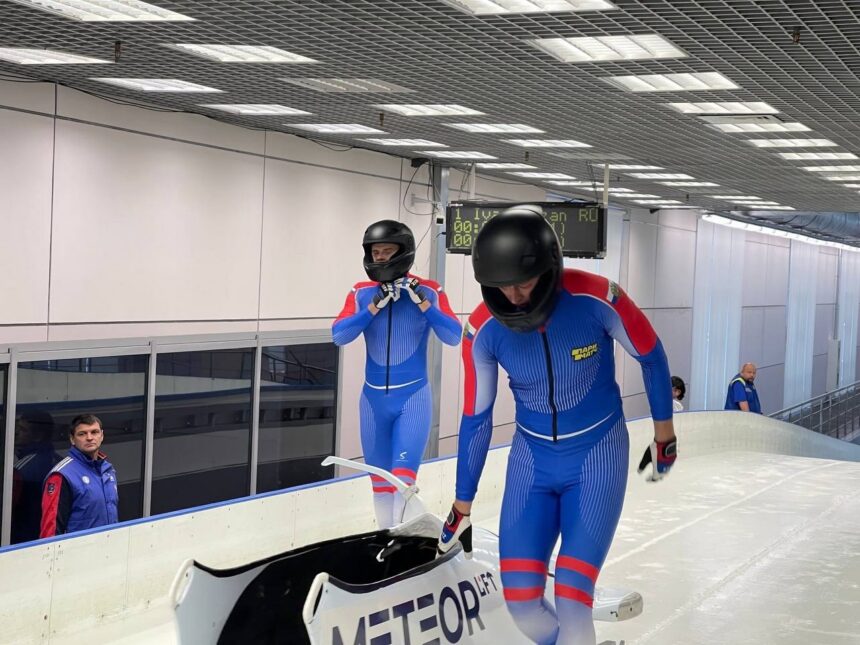 Российских бобслеистов допустили к соревнования без флага и гимна: их награждение будет проходить в полной тишине Российских бобслеистов допустили к соревнования без флага и гимна: их награждение будет проходить в полной тишине