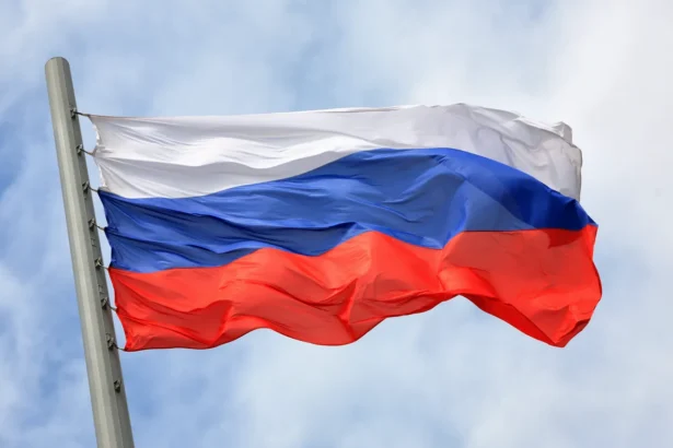 Трое российских спортсменов получили нейтральный статус от FIS и смогут выступать на международных турнирах