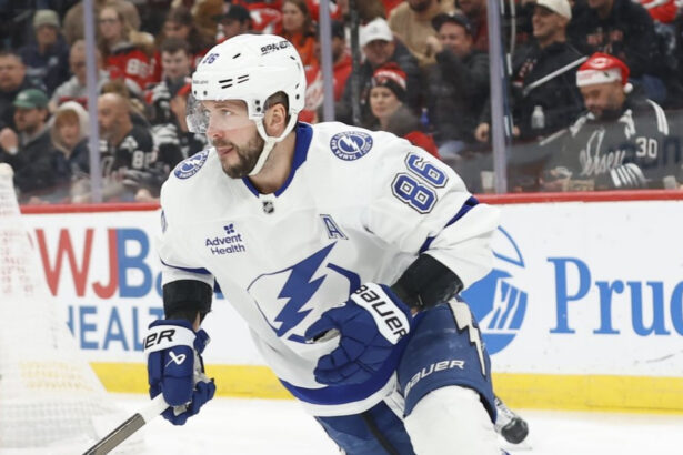 Кучеров вышел на 4-е место по очкам в НХЛ среди россиян (1034), опередив Могильного. До Федорова – 145 баллов