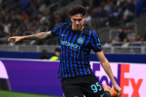 Стали известны имена двух защитников, наиболее интересующих «Барселону»