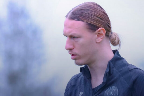 Представитель Сафонова отреагировал на слухи о возможном уходе вратаря из «ПСЖ»