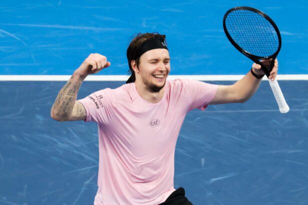 Бублик выиграл турнир в Гонконге и впервые вошел в топ-10 ATP