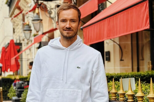 Даниил Медведев с победы начал сезон-2026, обыграв Фучовича в 1-м круге турнира в Брисбене