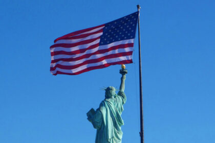 «США не отстранят, даже если они возьмут Гренландию. Это самая могущественная страна мира». Мнение Юрия Белоуса