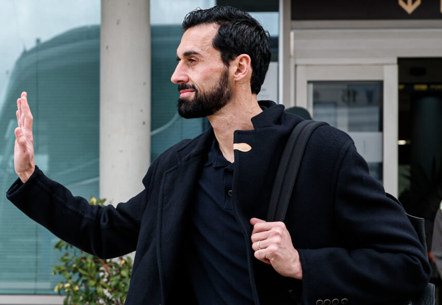 Источник: «Реал» и Арбелоа подписали контракт до конца следующего сезона Источник: «Реал» и Арбелоа подписали контракт до конца следующего сезона