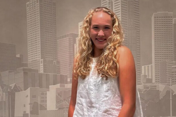 Мирра Андреева начала Australian Open с волевой победы