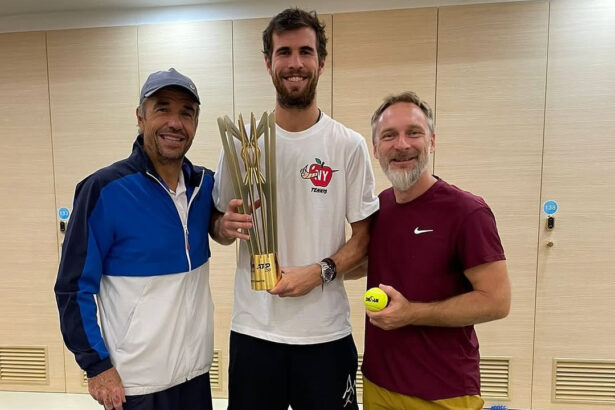 Карен Хачанов в пяти сетах одолел Алекса Михельсена в первом круге Australian Open-2026