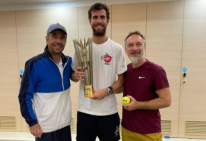 Карен Хачанов в пяти сетах одолел Алекса Михельсена в первом круге Australian Open-2026 Карен Хачанов в пяти сетах одолел Алекса Михельсена в первом круге Australian Open-2026