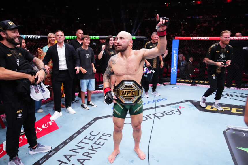 Александр Волкановски выиграл бой с Диего Лопесом решением судей на турнире UFC 325 Александр Волкановски выиграл бой с Диего Лопесом решением судей на турнире UFC 325