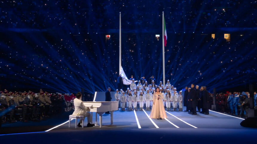 Российский флаг вывесили на трибуне «Сан-Сиро» перед церемонией открытия Олимпиады Российский флаг вывесили на трибуне «Сан-Сиро» перед церемонией открытия Олимпиады