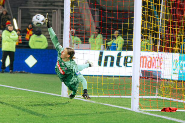 Во Франции раскрыли зарплаты россиянина Сафонова и украинца Забарного в «ПСЖ»