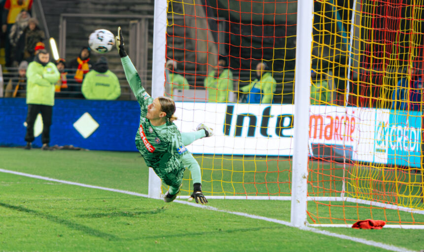 Во Франции раскрыли зарплаты россиянина Сафонова и украинца Забарного в «ПСЖ» Во Франции раскрыли зарплаты россиянина Сафонова и украинца Забарного в «ПСЖ»