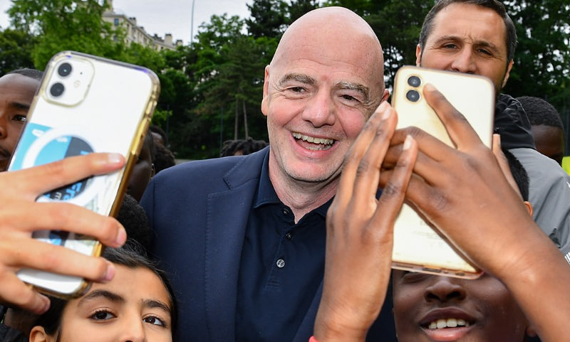 МОК рассмотрит законность посещения Инфантино заседания «Совета мира» в кепке США МОК рассмотрит законность посещения Инфантино заседания «Совета мира» в кепке США