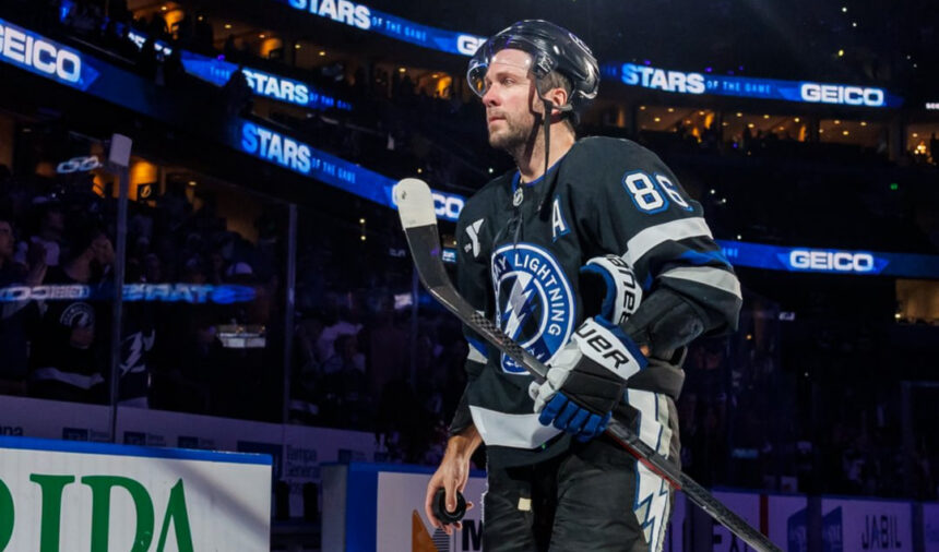 Кучеров может отыграть самое большое отставание в гонке бомбардиров НХЛ за 23 года Кучеров может отыграть самое большое отставание в гонке бомбардиров НХЛ за 23 года