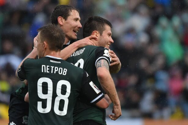 Суд прекратил дело в отношении Фёдора Смолова после драки в «Кофемании»