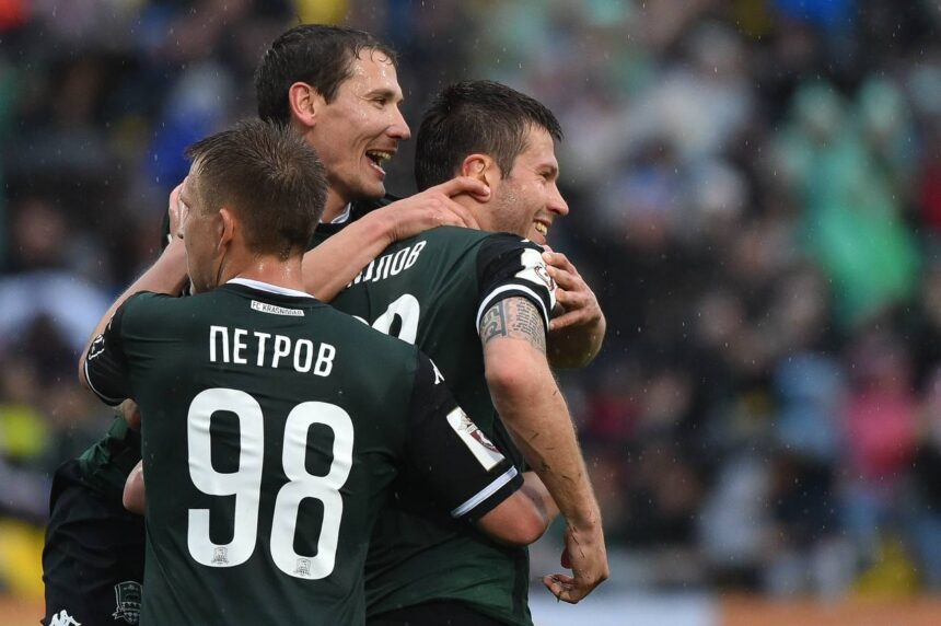 Суд прекратил дело в отношении Фёдора Смолова после драки в «Кофемании» Суд прекратил дело в отношении Фёдора Смолова после драки в «Кофемании»