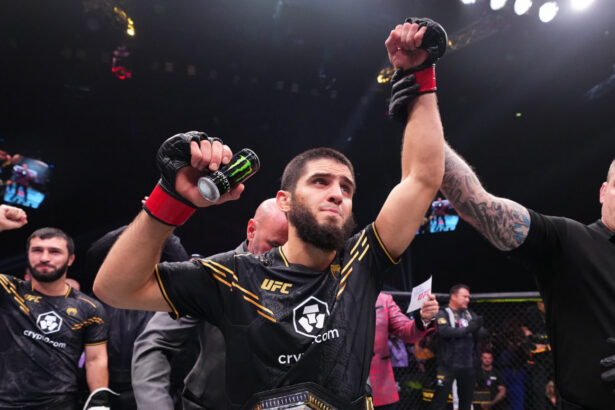 Махачев ответил на обвинения Топурии в срыве боя в Белом доме, раскрыв подробности